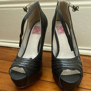 Size 6 sexy vintage style heels
